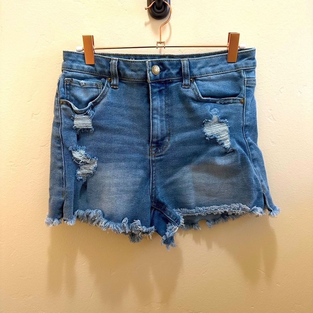 🌸 Vanilla Star High Rise Denim Shorts Size 28 or 7 Blue Stretch Distressed